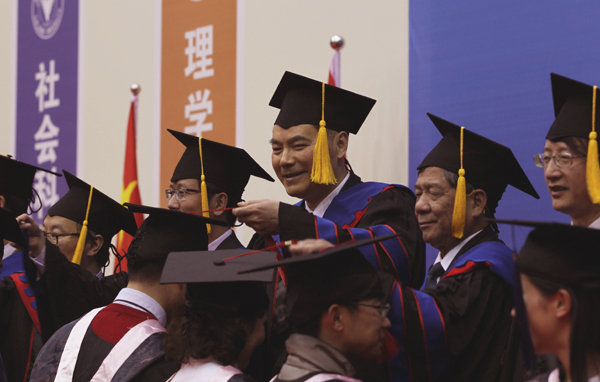 2013届春季研究生毕业典礼暨学位授予仪式
