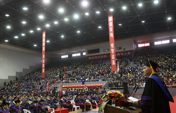 2013届春季研究生毕业典礼暨学位授予仪式