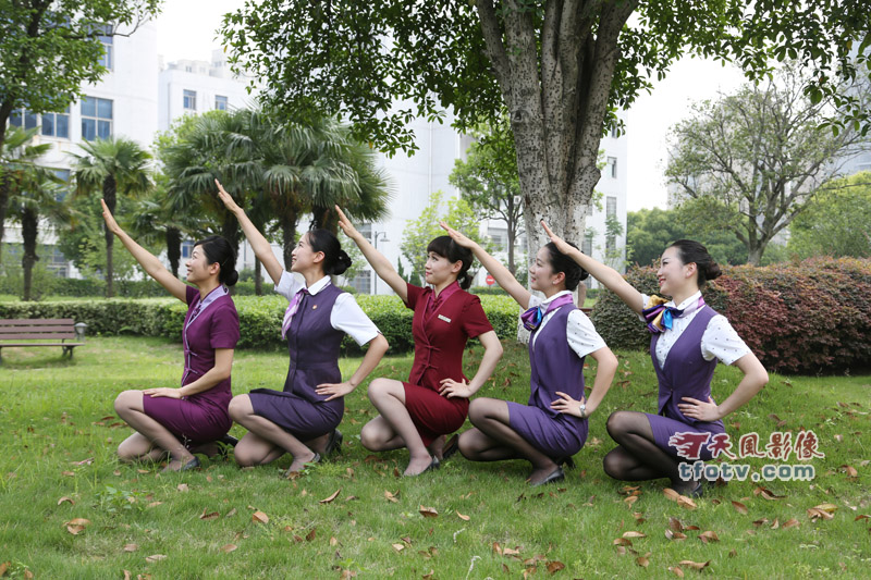 空姐培训学院美女如云,空姐毕业合影照2014年毕业照摄影花絮,杭州毕业班合影拍摄花絮摄影花絮